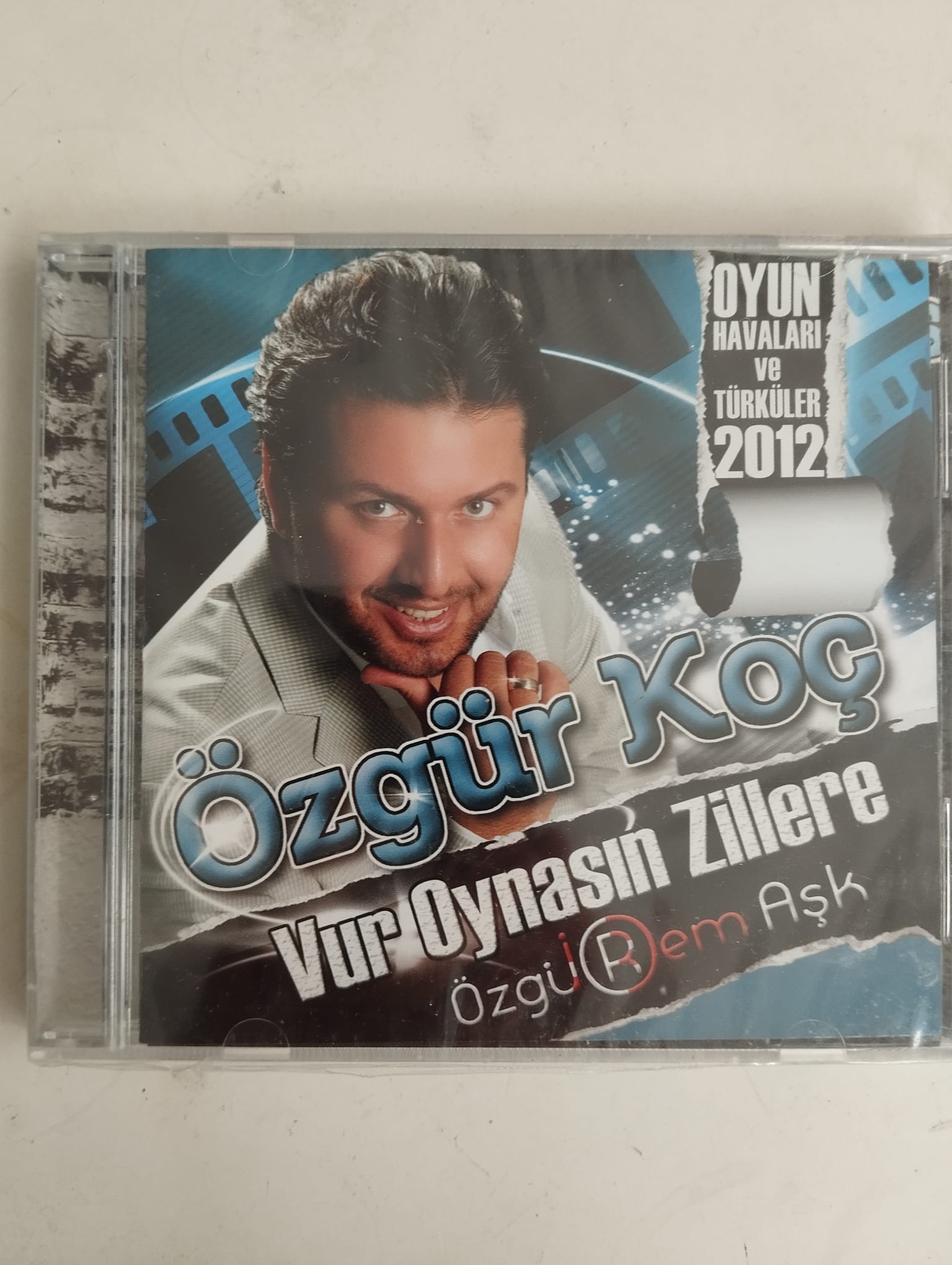 Özgür Koç Vur Oynasın Zillere Oyun Havaları Ve Türküler 2012  - CD Albüm / Açılmamış Ambalajlı