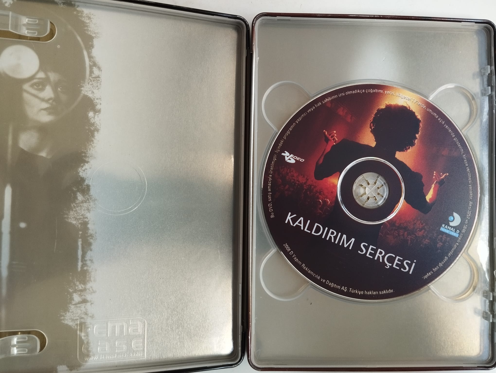 Kaldırım Serçesi / La Mome - 135 DAKİKA  -  2. EL DVD Film + Özel Kutu