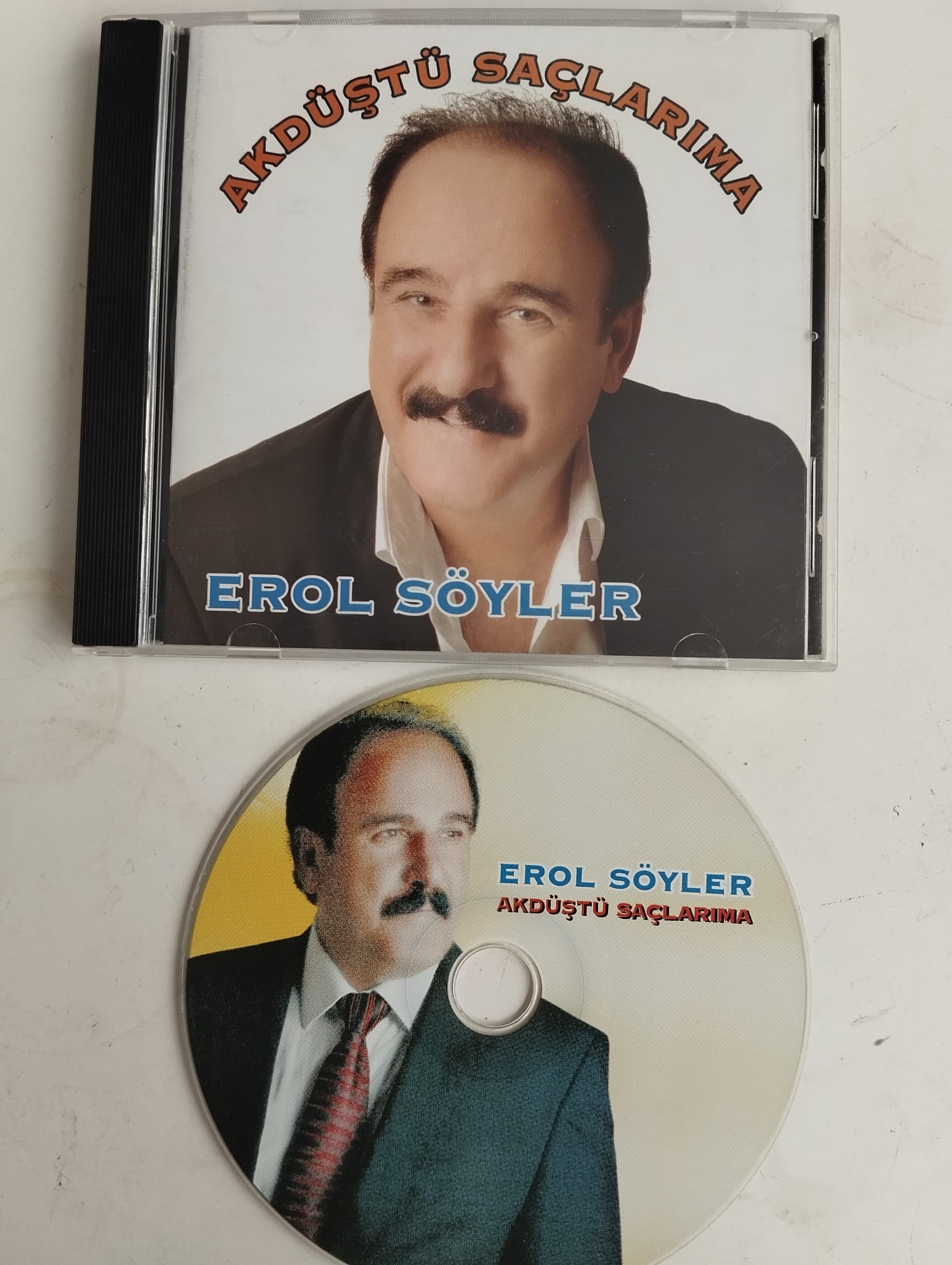 Erol Söyler  – Akdüştü Saçlarıma –  Türkiye Basım  2. El CD   Albüm/İthaflı İmzalı