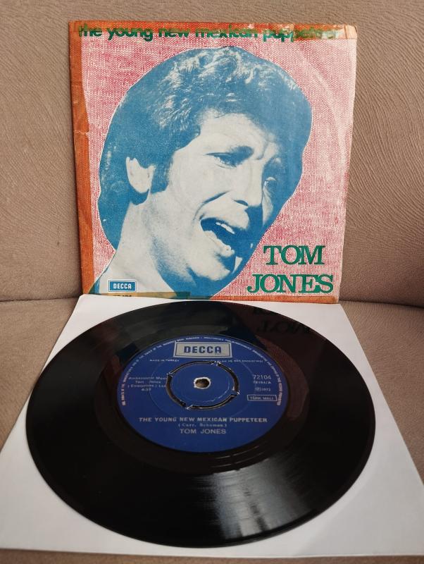 Tom Jones ‎– The Young New Mexican Puppeteer  - 1972 Türkiye Basım 45lik Plak-2.EL