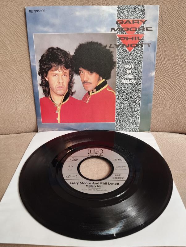 Gary Moore And Phil Lynott – Out In The Fields -  1985  Almanya Basım 45 lik Plak