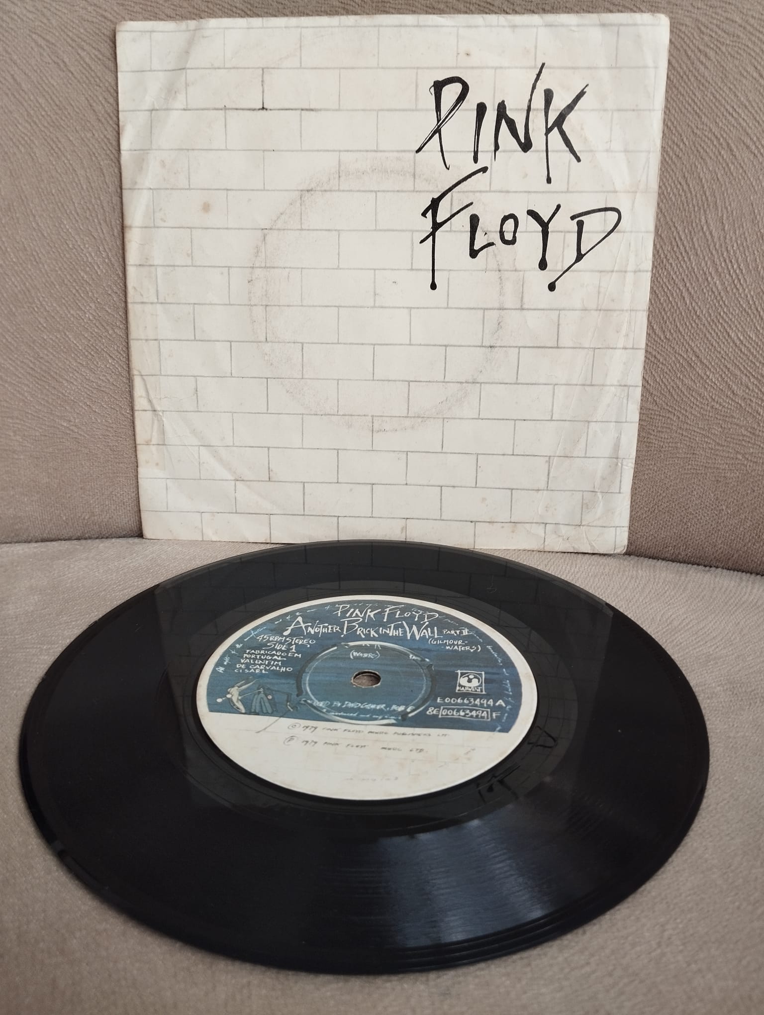 PINK FLOYD  - ANOTHER BRICK IN THE WALL - 1979 PORTEKİZ  BASIM 45 LİK PLAK