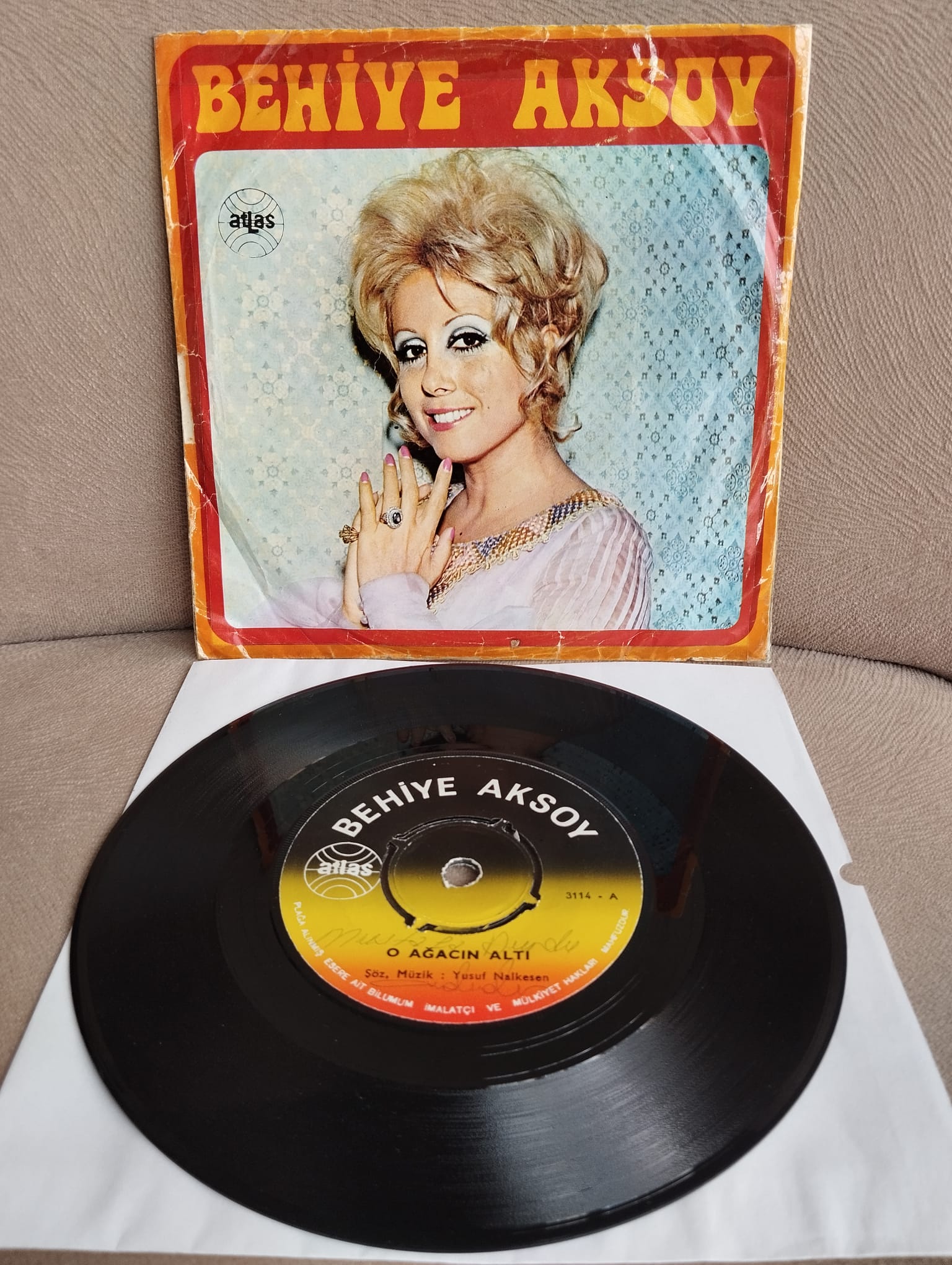 Behiye Aksoy - O Ağacın Altı / Ne Birleştik Ne Ayrıldık Plak - 1972 Türkiye Basım 45 lik Plak