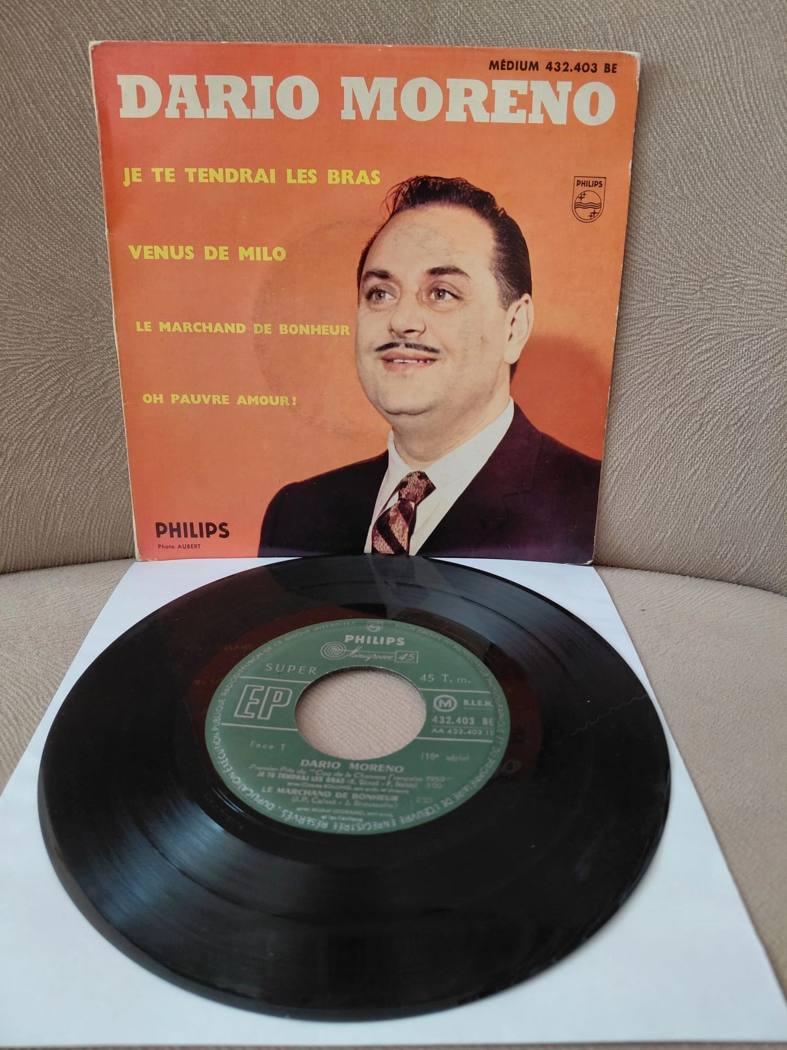 Dario Moreno  –  Je Te Tendrai Les Bras  -  1959  Fransa Basım  EP Plak