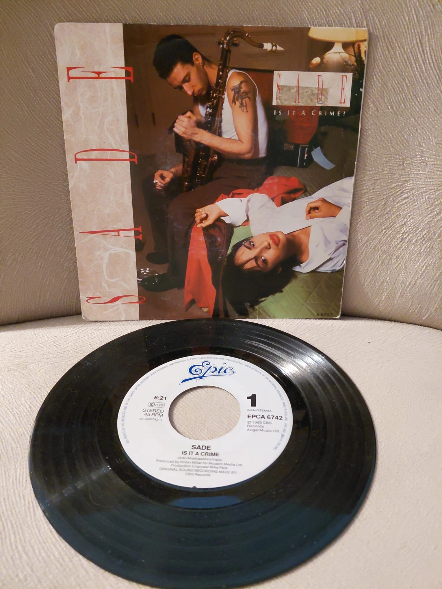 SADE  –  Is It A Crime  -  1985  Hollanda Basım 45lik Plak