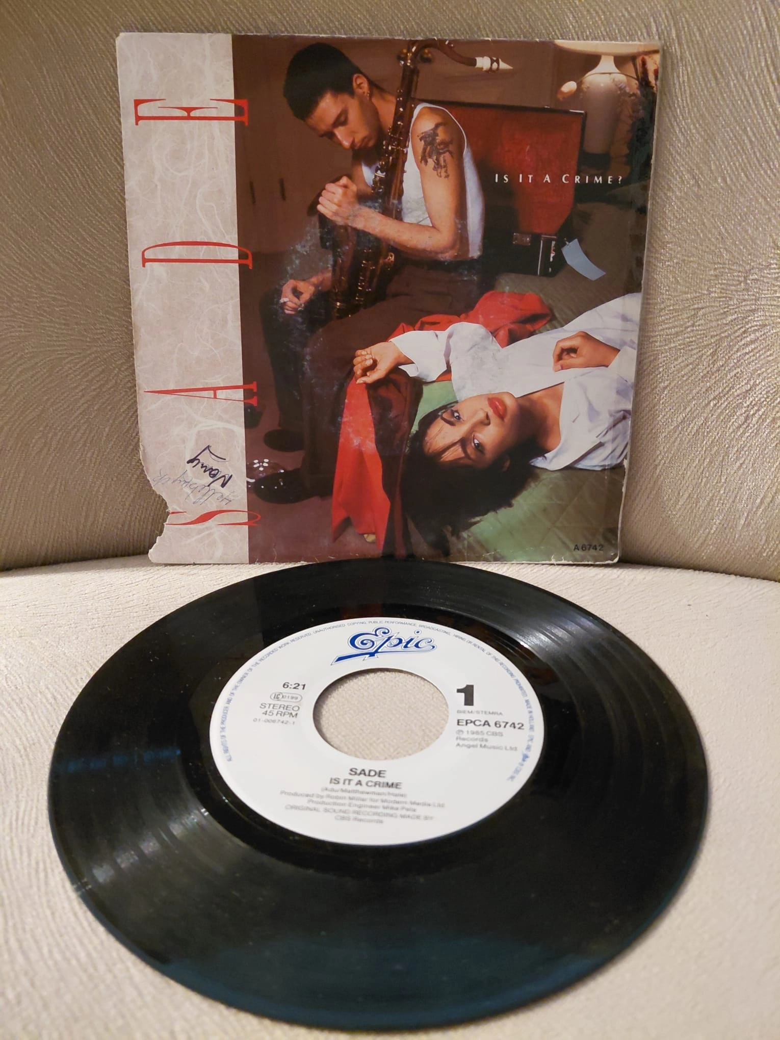 SADE  –  Is It A Crime  -  1985  Hollanda Basım 45lik Plak