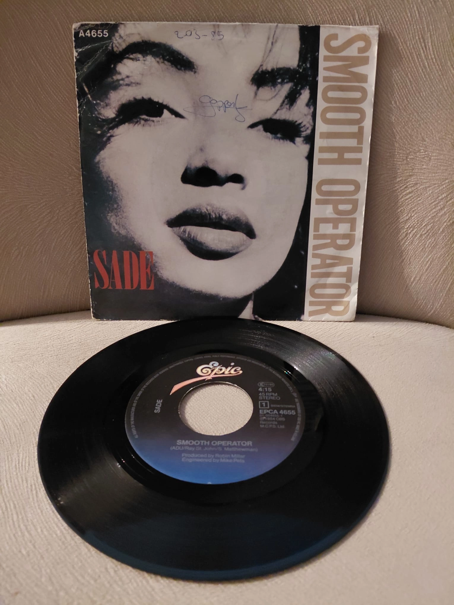 SADE  –  Smooth Operator  -  1984  Hollanda Basım 45lik Plak