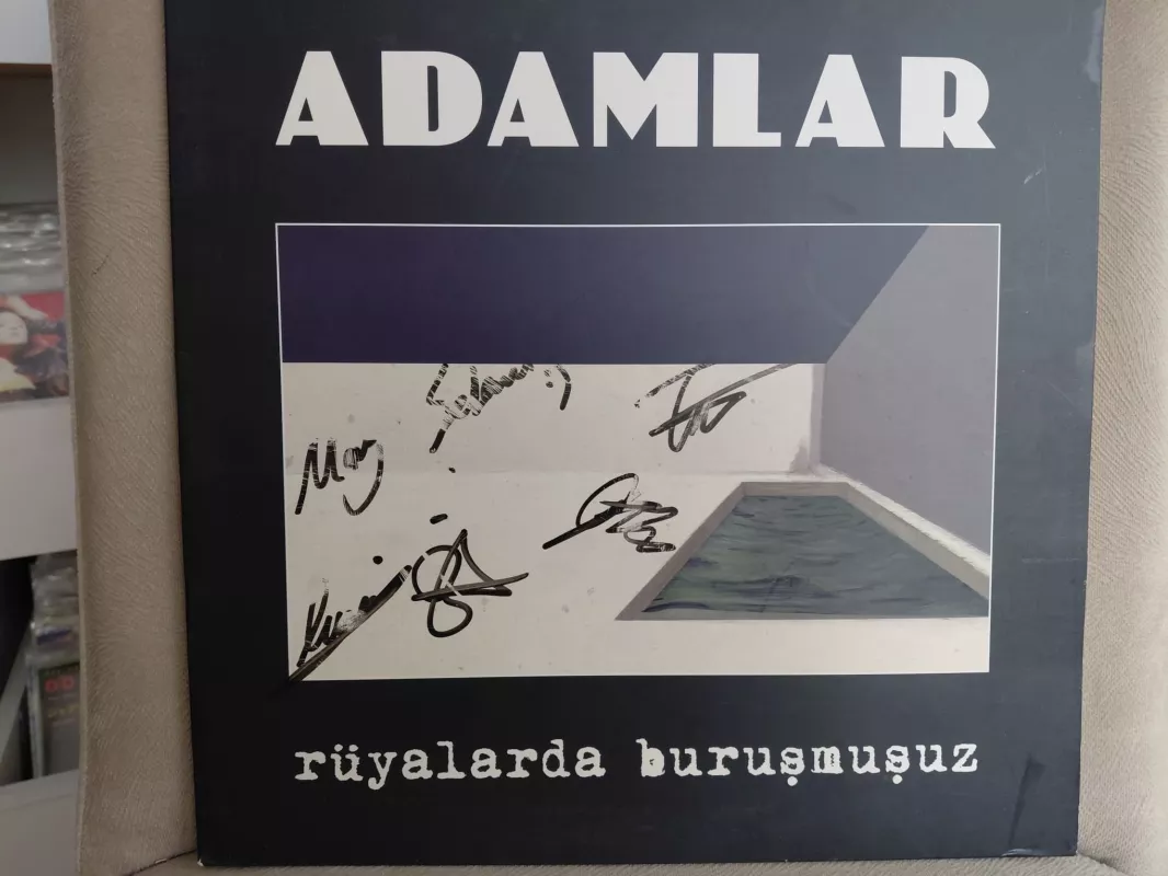 Adamlar – Rüyalarda Buruşmuşuz - 2022 Türkiye Basım Albüm LP Plak/Tüm Grup İmzalı