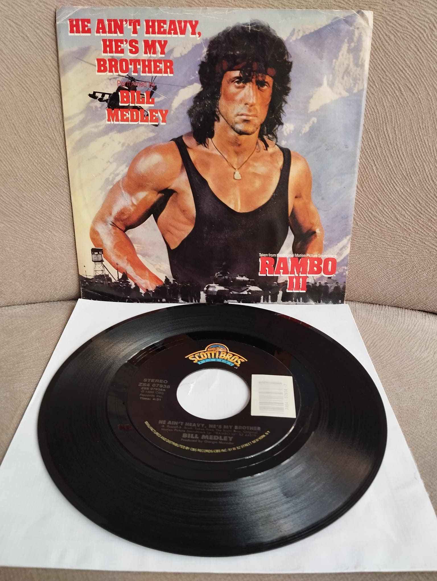 Bill Medley– He Ain’t Heavy, He’s My Brother(RAMBO 3-Soundtrack)-1988 U.S.A.Basım 45 LİK PLAK- 2.El