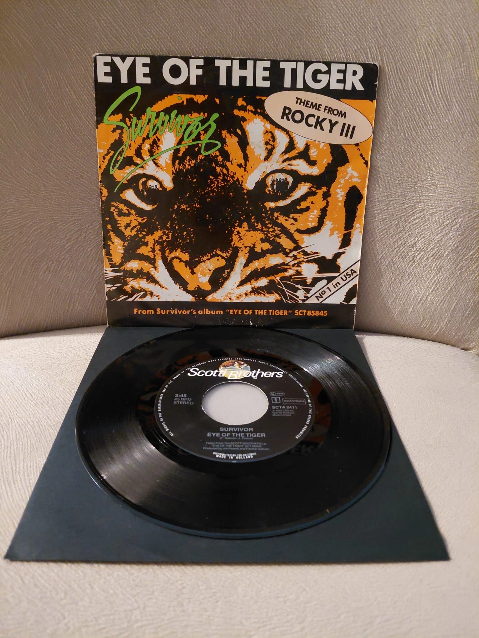 Survivor  –  Eye Of The Tiger ( Rocky III ) -  1982  Hollanda Basım 45lik Plak