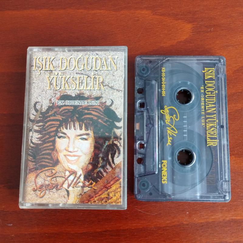 Sezen Aksu – Işık Doğudan Yükselir ’Ex Oriente Lux’ / 1995 Türkiye Basım 2. El Kaset