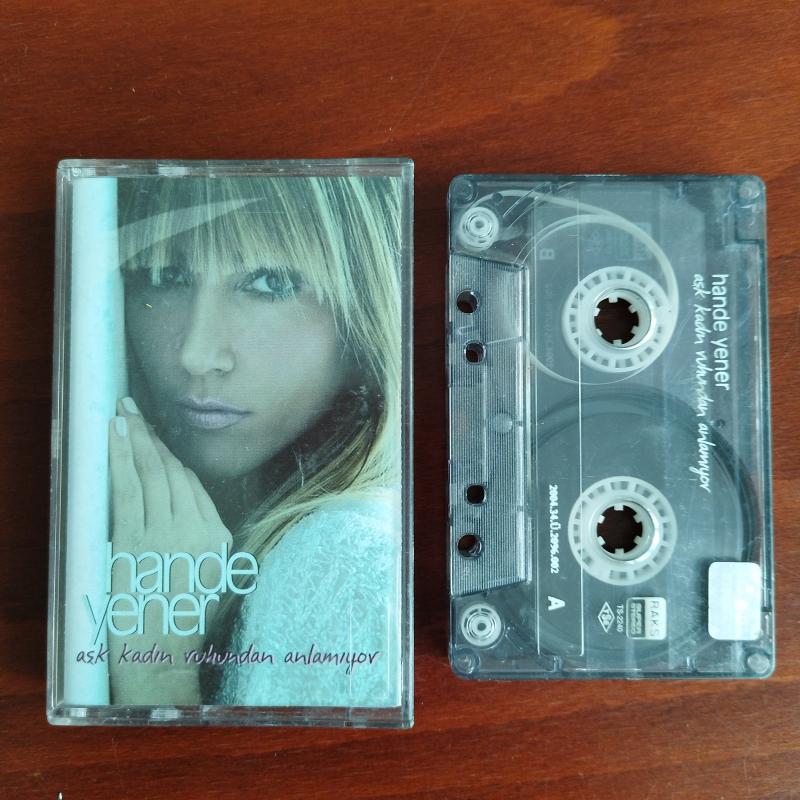 HANDE YENER - AŞK KADIN RUHUNDAN ANLAMIYOR 2004 TÜRKİYE BASIM -(KASET)
