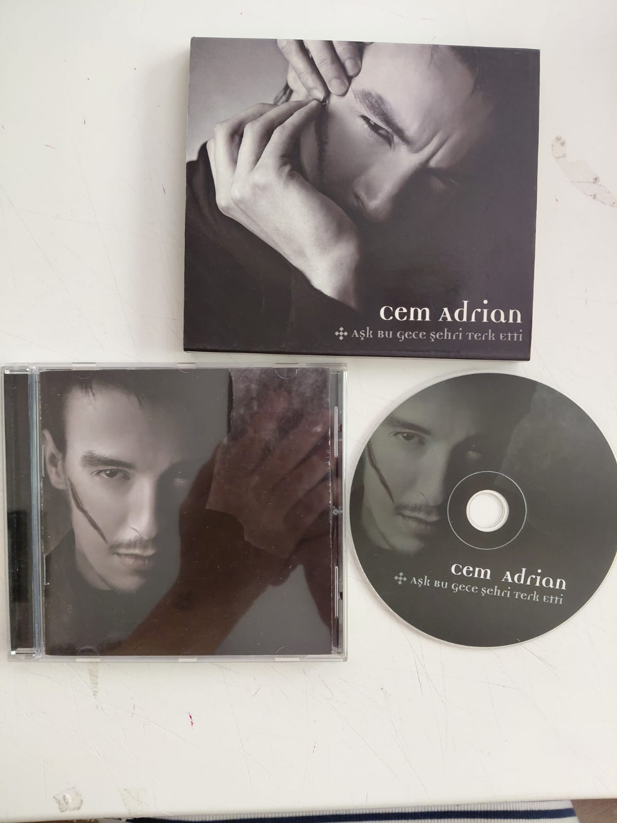 Cem Adrian – Aşk Bu Gece Şehri Terk Etti - 2006 Türkiye Basım - CD Albüm-2.el