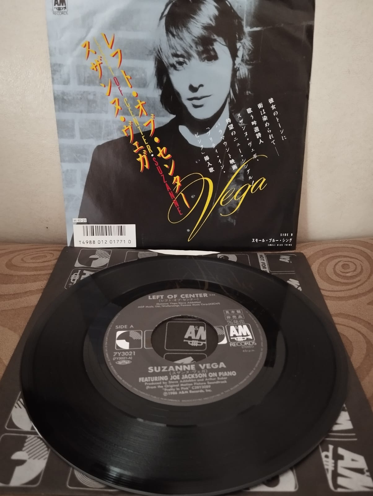 Suzanne Vega – Left Of Center - 1986 Japonya Basım  45lik Plak-2.EL