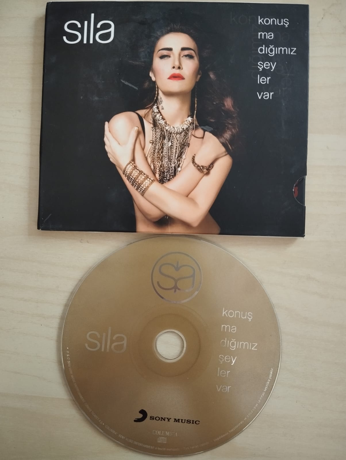 Sıla – Konuşmadığımız Şeyler Var  - 2010 Türkiye Basım - CD  Albüm-2.EL