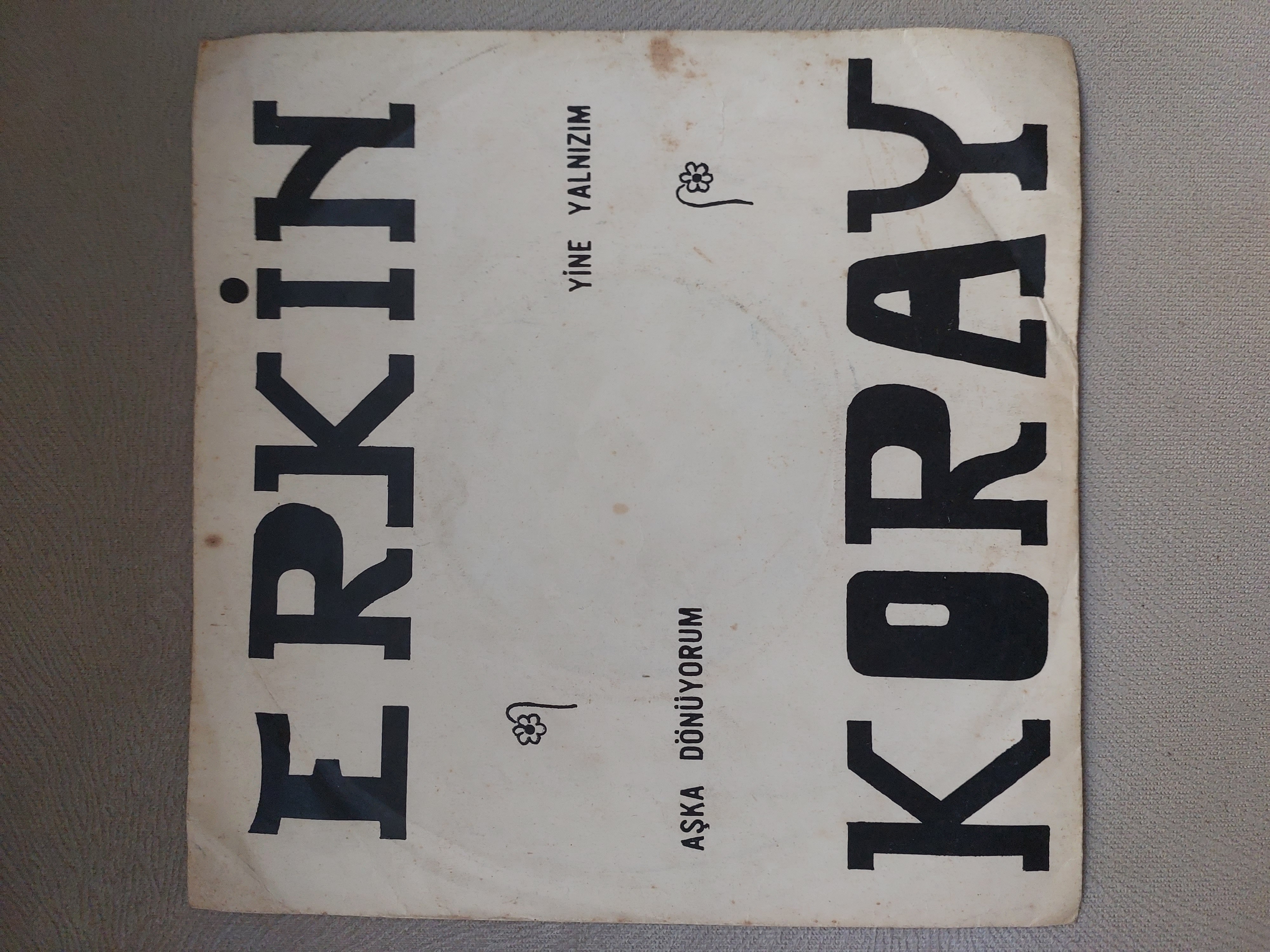 Erkin Koray – Aşka Dönüyorum / Yine Yalnızım 1969 Basım Nadir 45 Lik Plak Kapağı