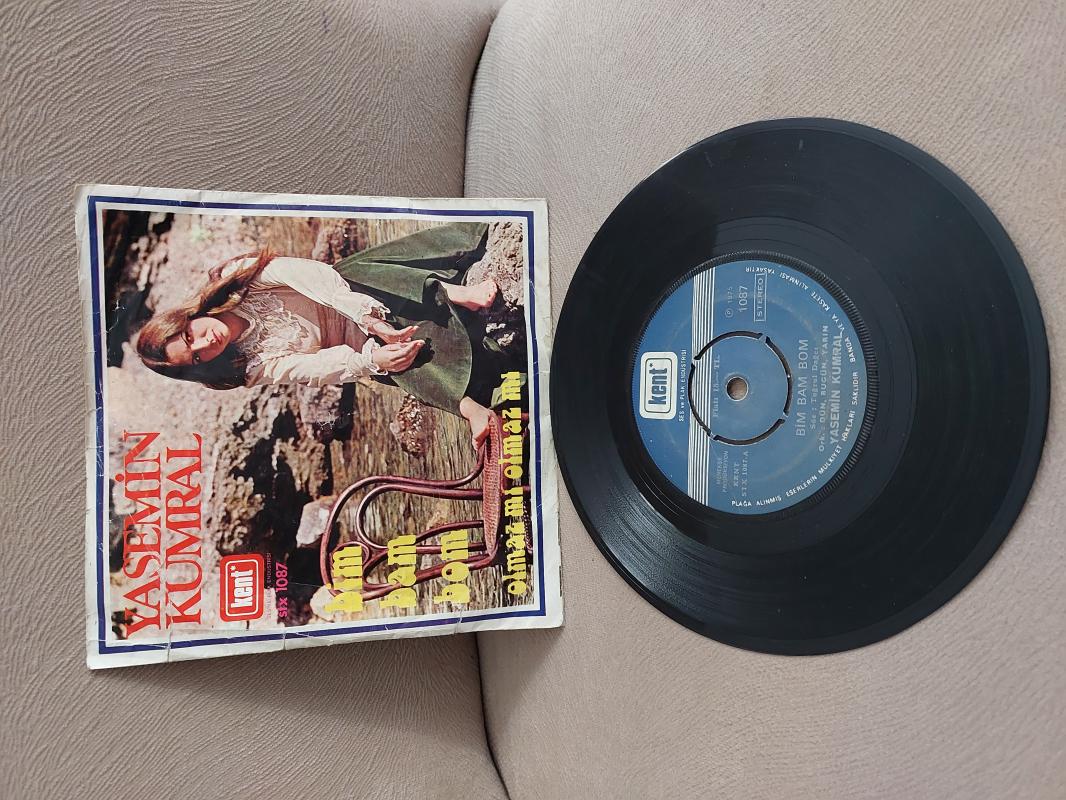 Yasemin Kumral ‎– Bim Bam Bom / Olmaz Mı Olmaz Mı - 1975 Türkiye Basım 45lik Plak