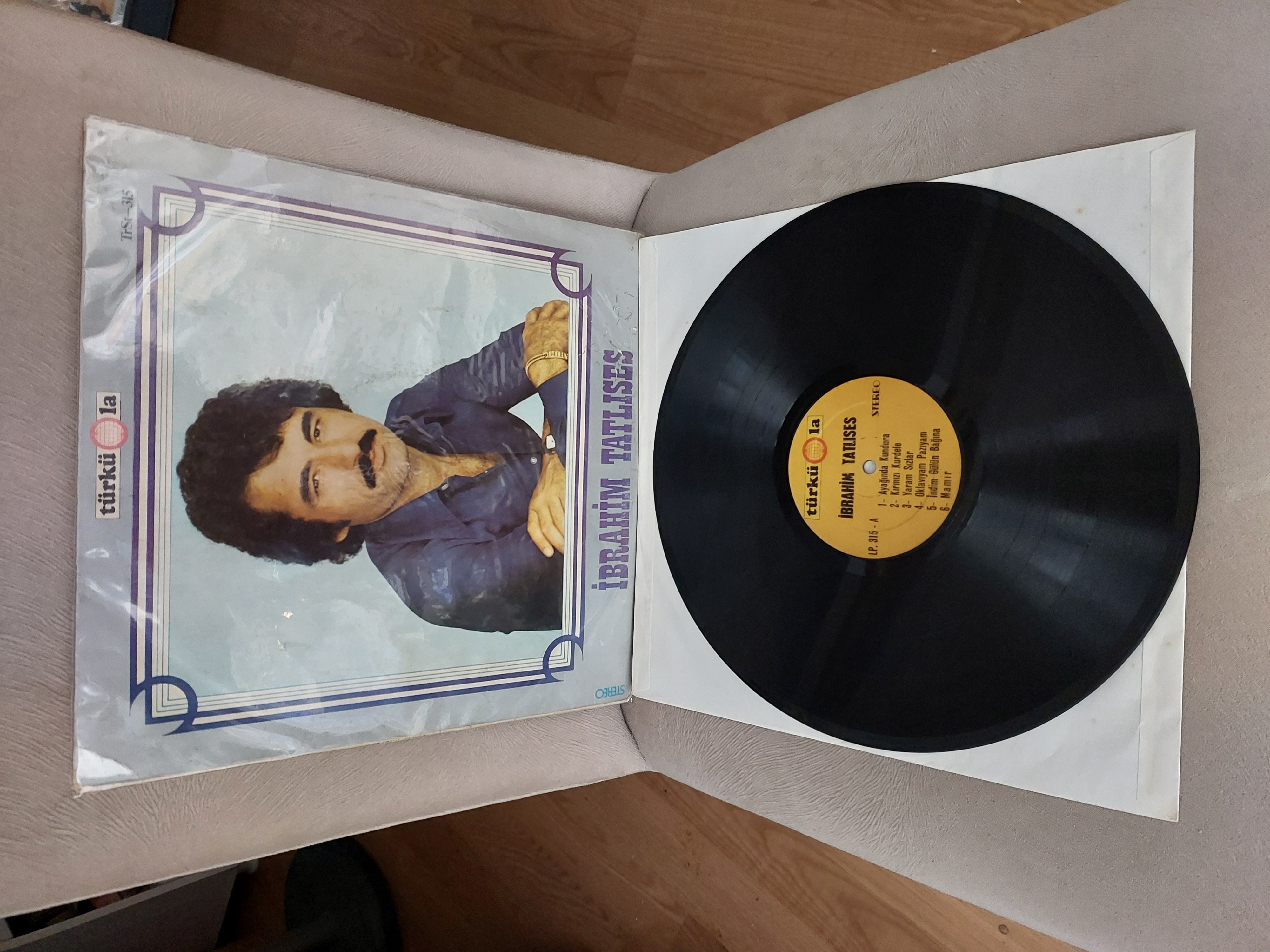 İbrahim Tatlıses – Ayağında Kundura - 1977 Türkiye Basım - LP Plak Albüm