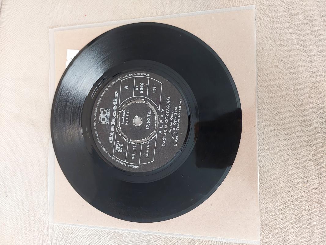 Alpay ‎– Dağların Gözyaşları / Ağa Düşen Kadın - 1972 Türkiye Basım 45 lik Plak