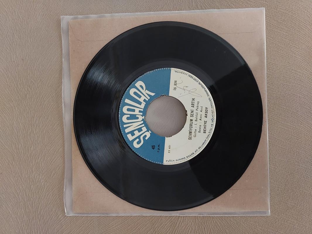 Behiye Aksoy ‎– Sevmiyorum Seni Artık / Yalan Değil - 1969 Türkiye Basım 45 Lik Plak