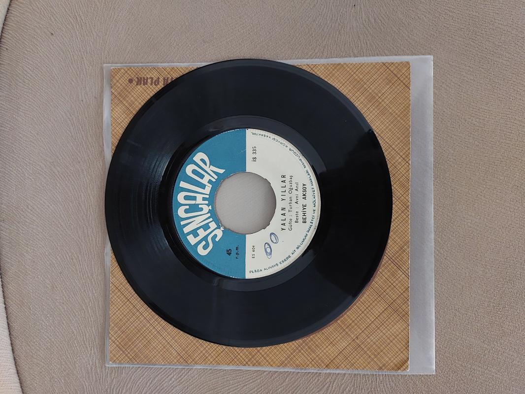 Behiye Aksoy – İçimde Bin Türlü Keder / Yalan Yıllar - 1969 Türkiye Basım 45 Lik Plak