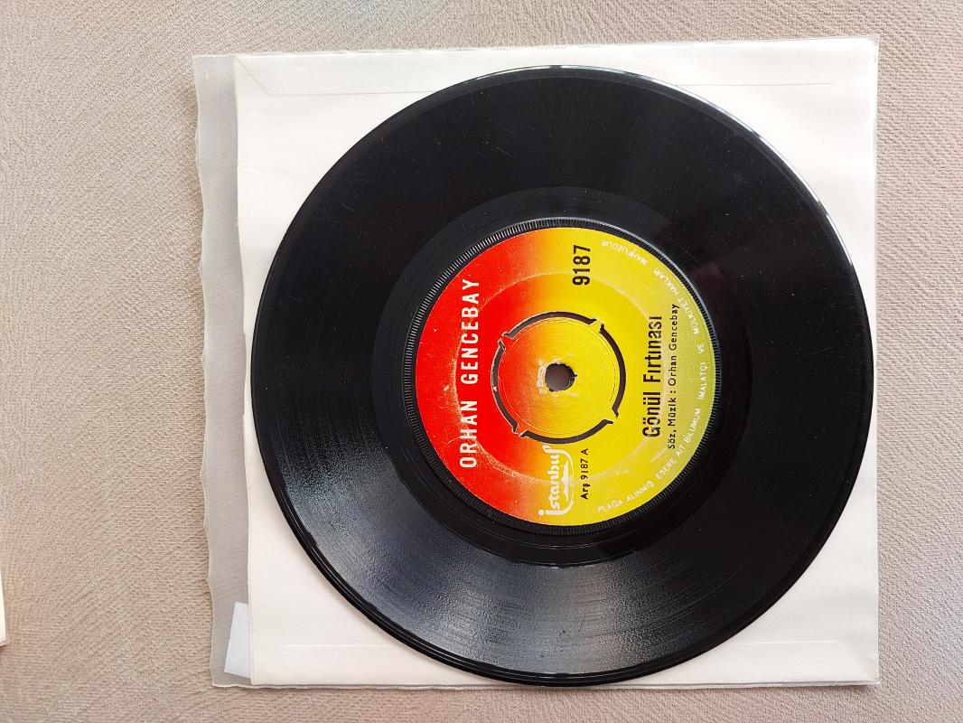 Orhan Gencebay ‎– Gönül Fırtınası / Severek Ayrılalım - 1971 Türkiye Basım 45 Lik Plak / Kapaksıdır