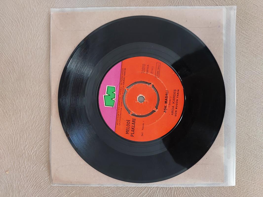 Arda Kardeş – Aşk Masalı / Adam Olmayacağım - 1972 Türkiye Basım 45 Lik Plak
