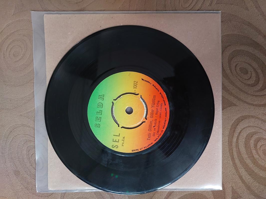 Selda – Tatlı Dillim, Güler Yüzlüm / Mahpushanelere Güneş Doğmuyor - 1971 Türkiye Basım 45 Lik Plak