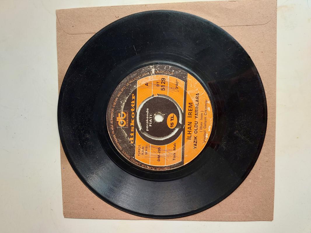 İlhan İrem – Yazık Oldu Yarınlara / Haydi Sil Gözlerini - 1974 Türkiye Basım 45 Lik Plak