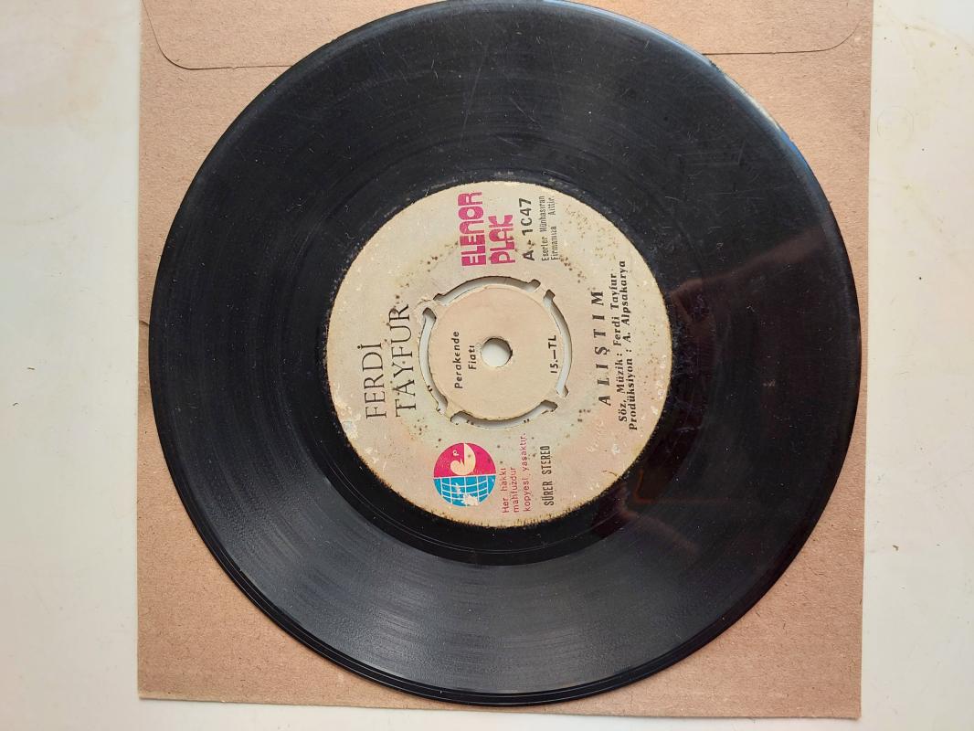 Ferdi Tayfur – Alıştım / Yağmur Gözyaşım - 1976 Türkiye Basım 45 Lik Plak