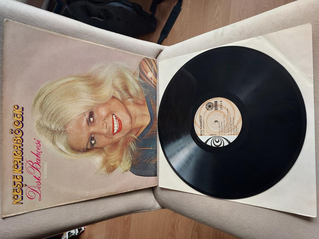 Neşe Karaböcek – Dost Bahçesi - 1979 Türkiya Basım Albüm LP Plak