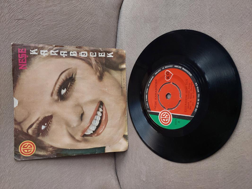 Neşe Karaböcek – Kıskanırım Seni Ben / Bile Bile - 1971 Türkiye Basım 45 Lik Plak