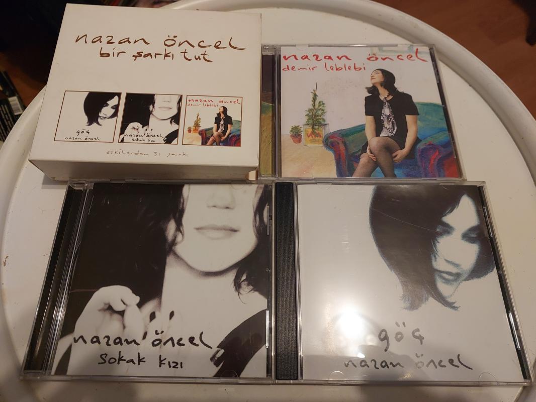Nazan Öncel -Bir Şarkı Tut- Göç / Sokak Kızı / demir Leblebi -2005 Türkiye Basım 3XCD Albüm Box Set