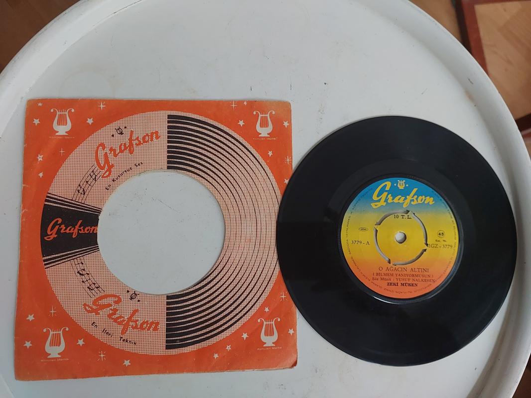 Zeki Müren – O Ağacın Altını / Şeytana Uyduk Bir Kerre -1972 Türkiye Basım Firma Kapaklı 45 Lik Plak