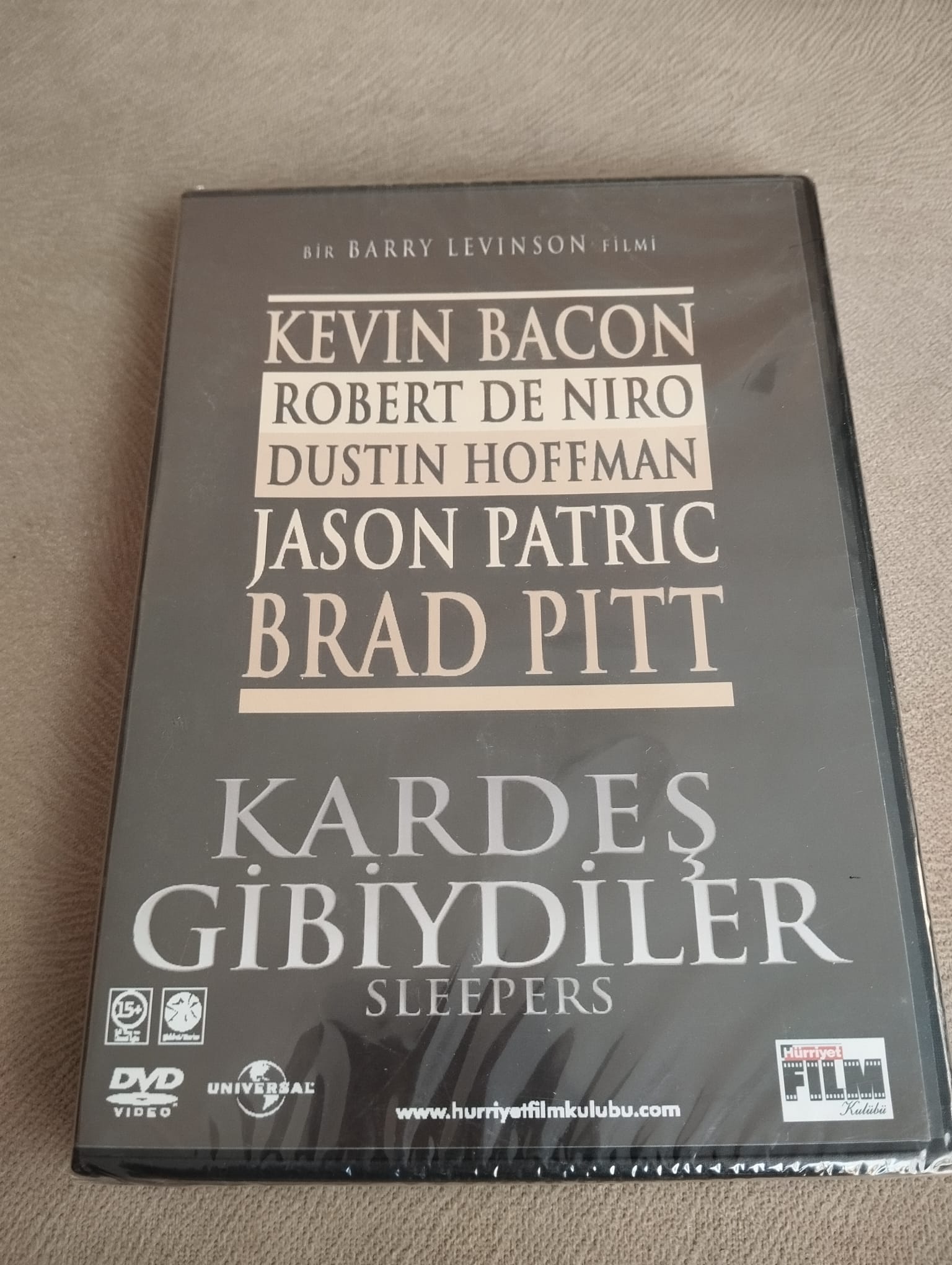 KARDEŞ GİBİYDİLER  ( SLEEPERS  )  - BİR BARRY LEVINSON FİLMİ  - DVD  FİLM /AMBALAJLI