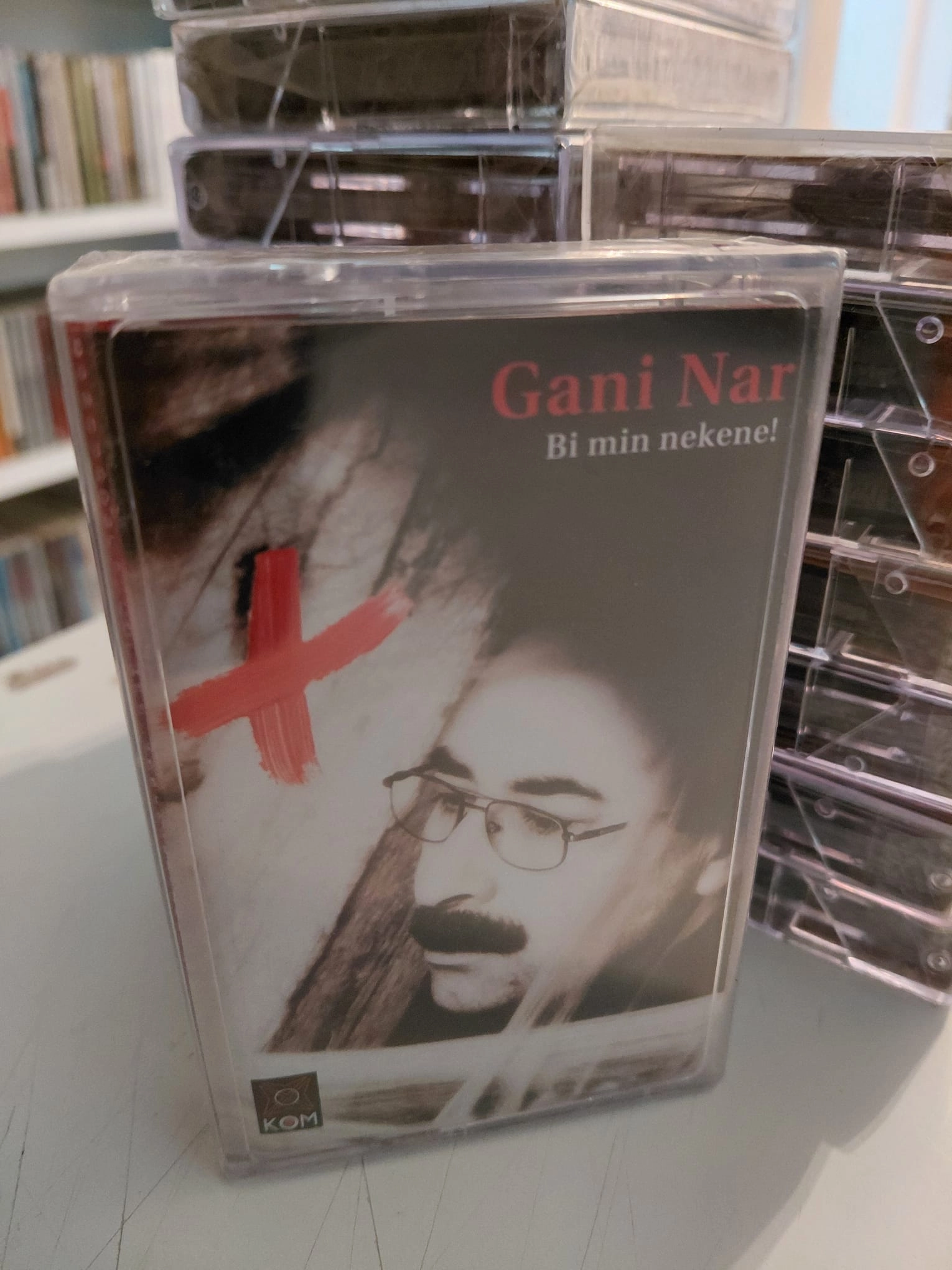 Gani Nar - Bi Min Nekene  -  Türkiye  Basım Kaset Albüm /Açılmamış Ambalajlı (Kürtçe)
