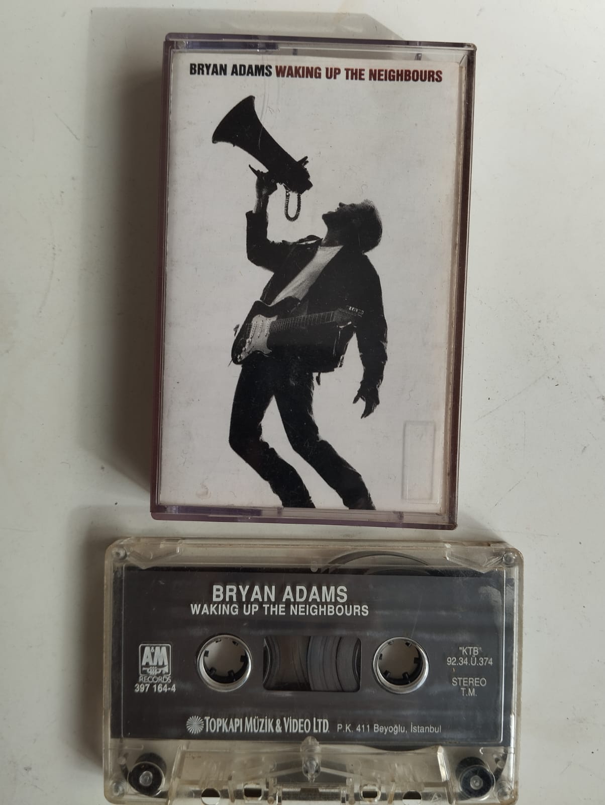 Bryan Adams – Waking Up The Neighbours - 1992 Türkiye Basım 2. El Kaset Albüm