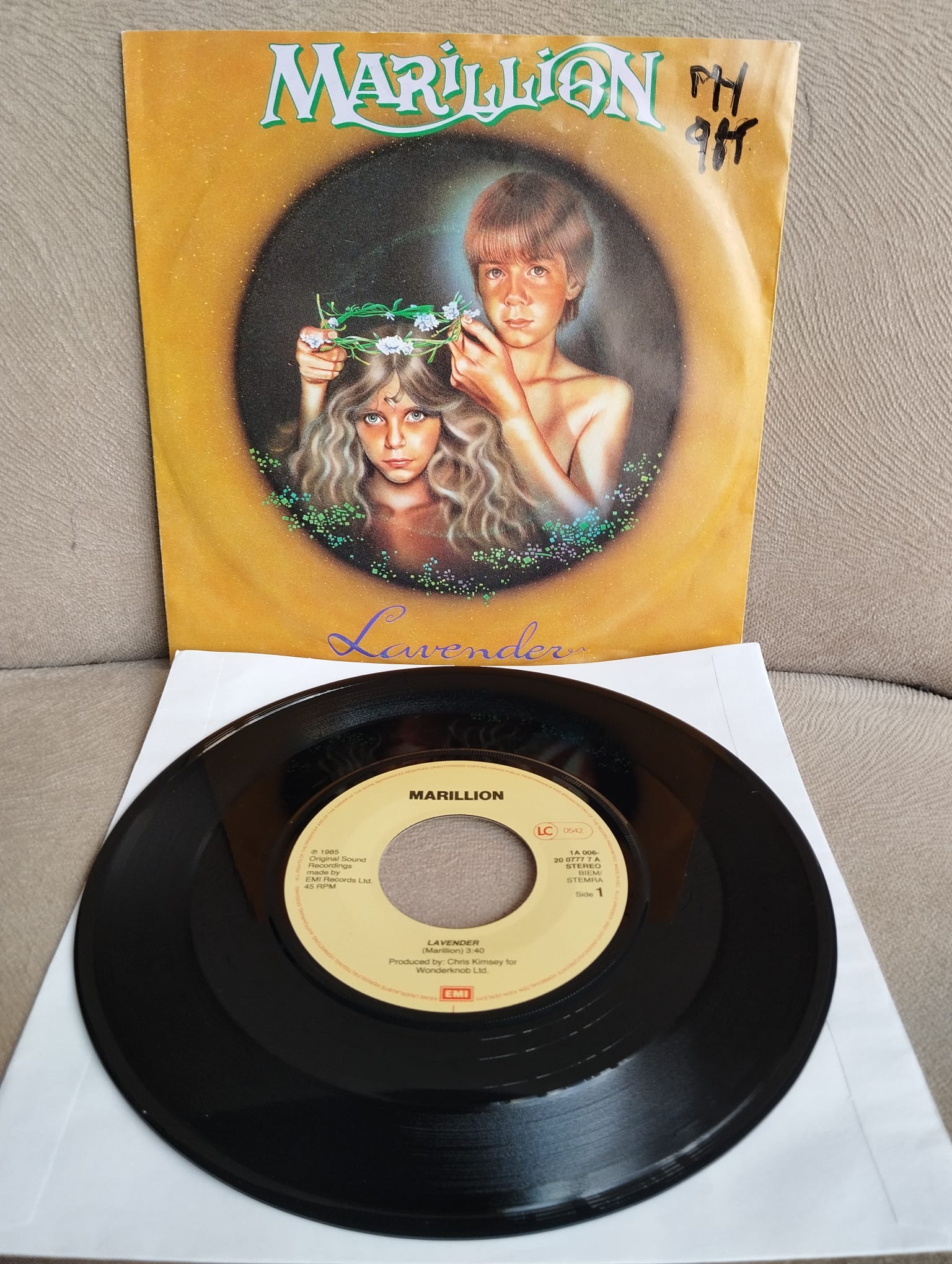 MARILLION - Lavender / Freaks - 1985 Hollanda  Basım 45 LİK PLAK 2.el