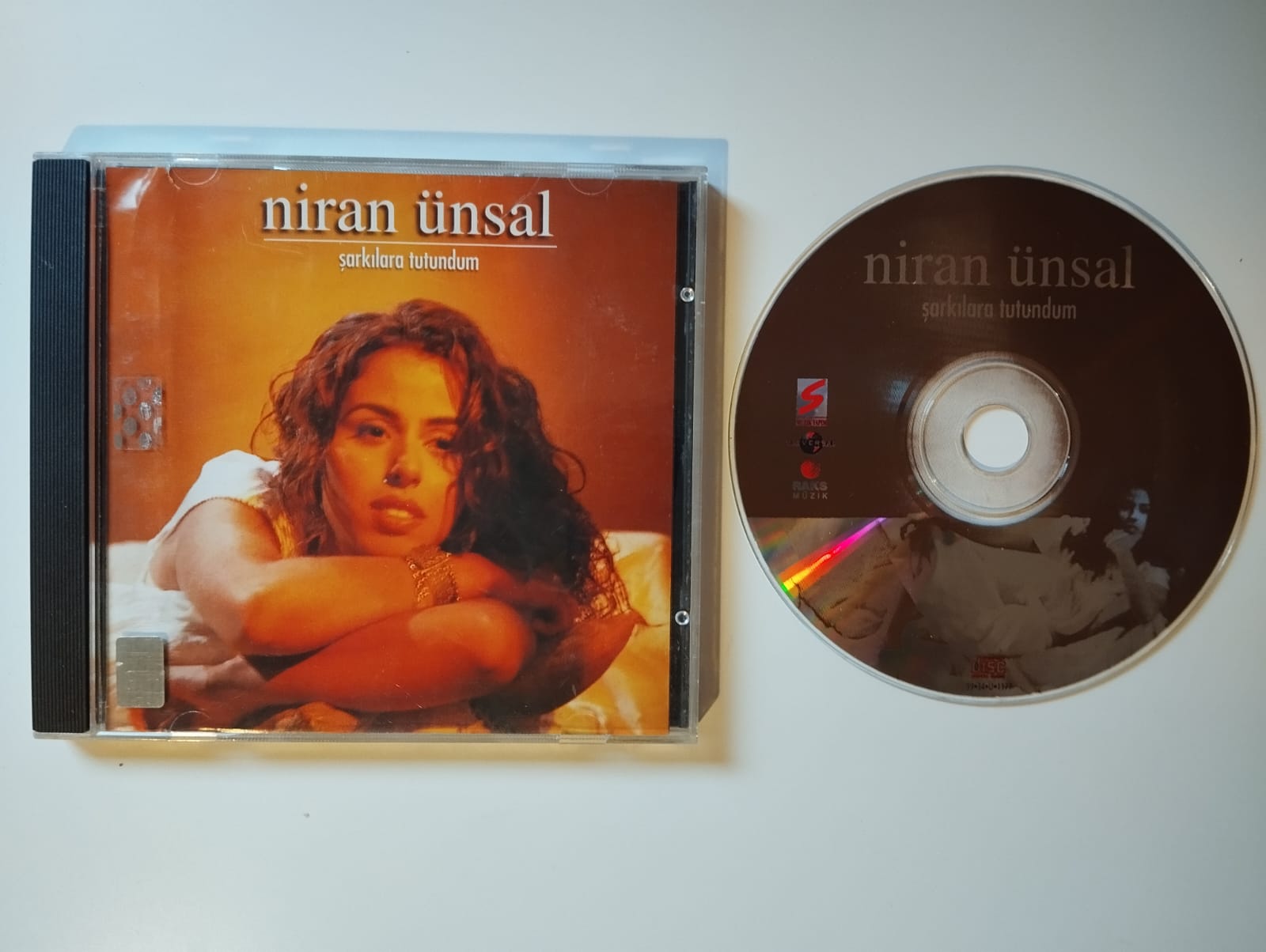 Niran Ünsal ‎– Şarkılara Tutundum - 19998 Türkiye  Basım CD Albüm- 2.El