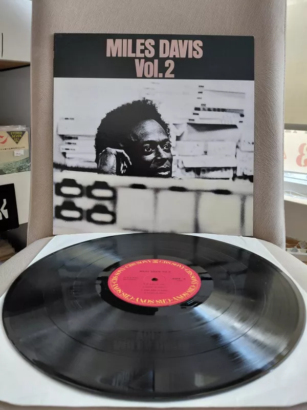 Miles Davis  -  Miles Davis Vol. 2  - 1981 Japonya Basım Albüm- LP Plak-2.el