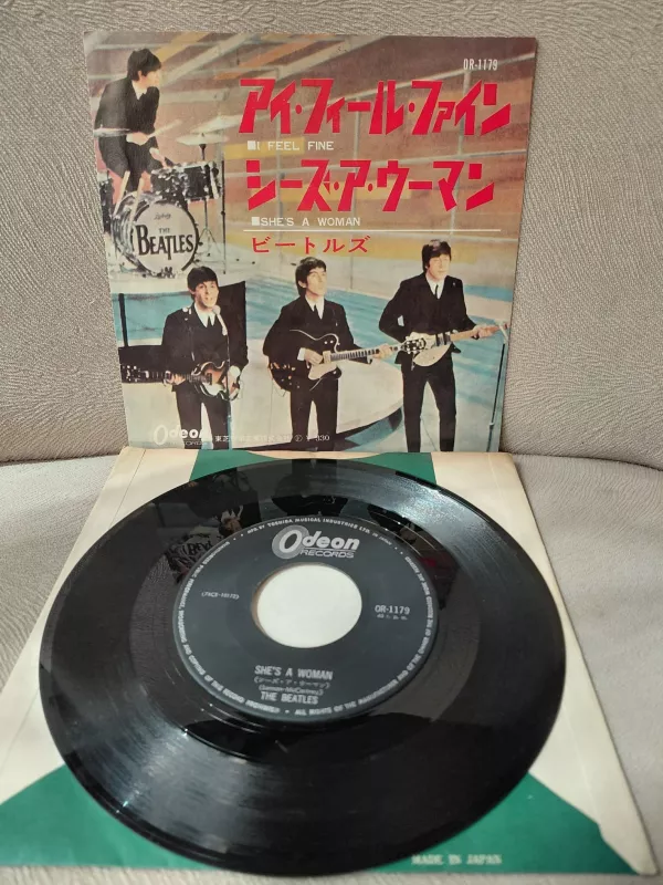 THE BEATLES  -  I Feel Fine / She’s A Woman - 1965 Japonya  Basım 45lik Plak-2.el