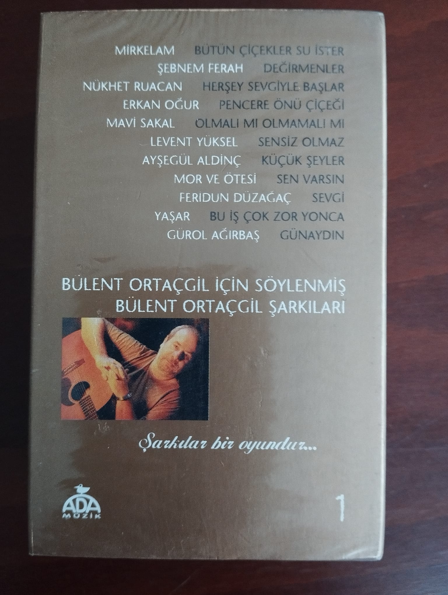 Şarkılar Bir Oyundur (Bülent Ortaçgil İçin Söylenmiş Bülent Ortaçgil Şarkıları)- 2xKaset /Jelatinli