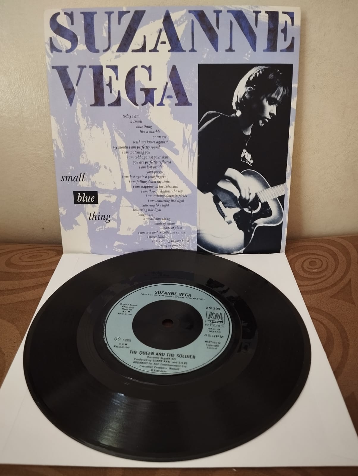 Suzanne Vega ‎ -  Small Blue Thing - 1986 İngiltere Basım 45 lik Plak-2.EL