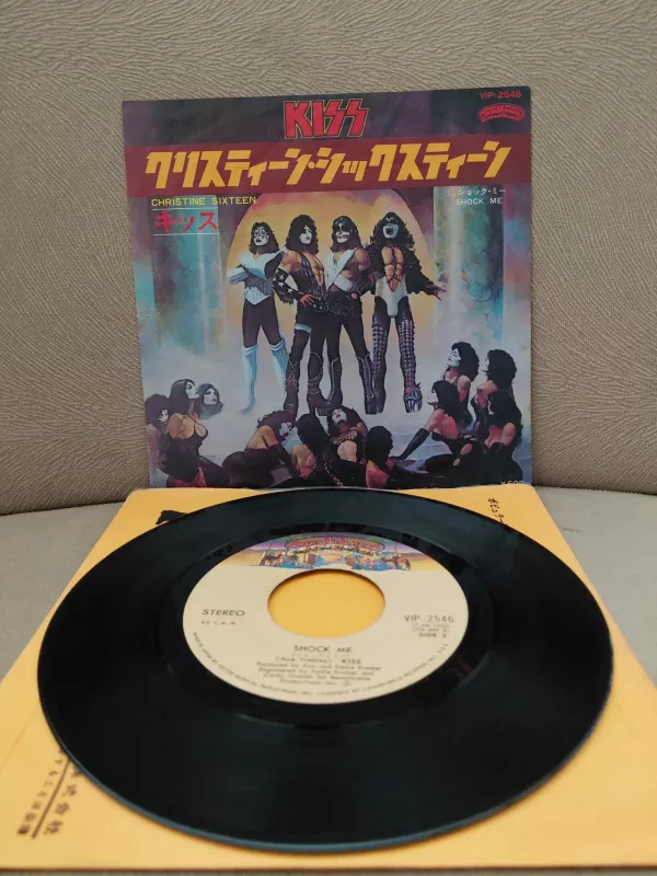 KISS  ‎ –  Christine Sixteen  - 1977  Japonya  Basım 45’lik Plak -2.el