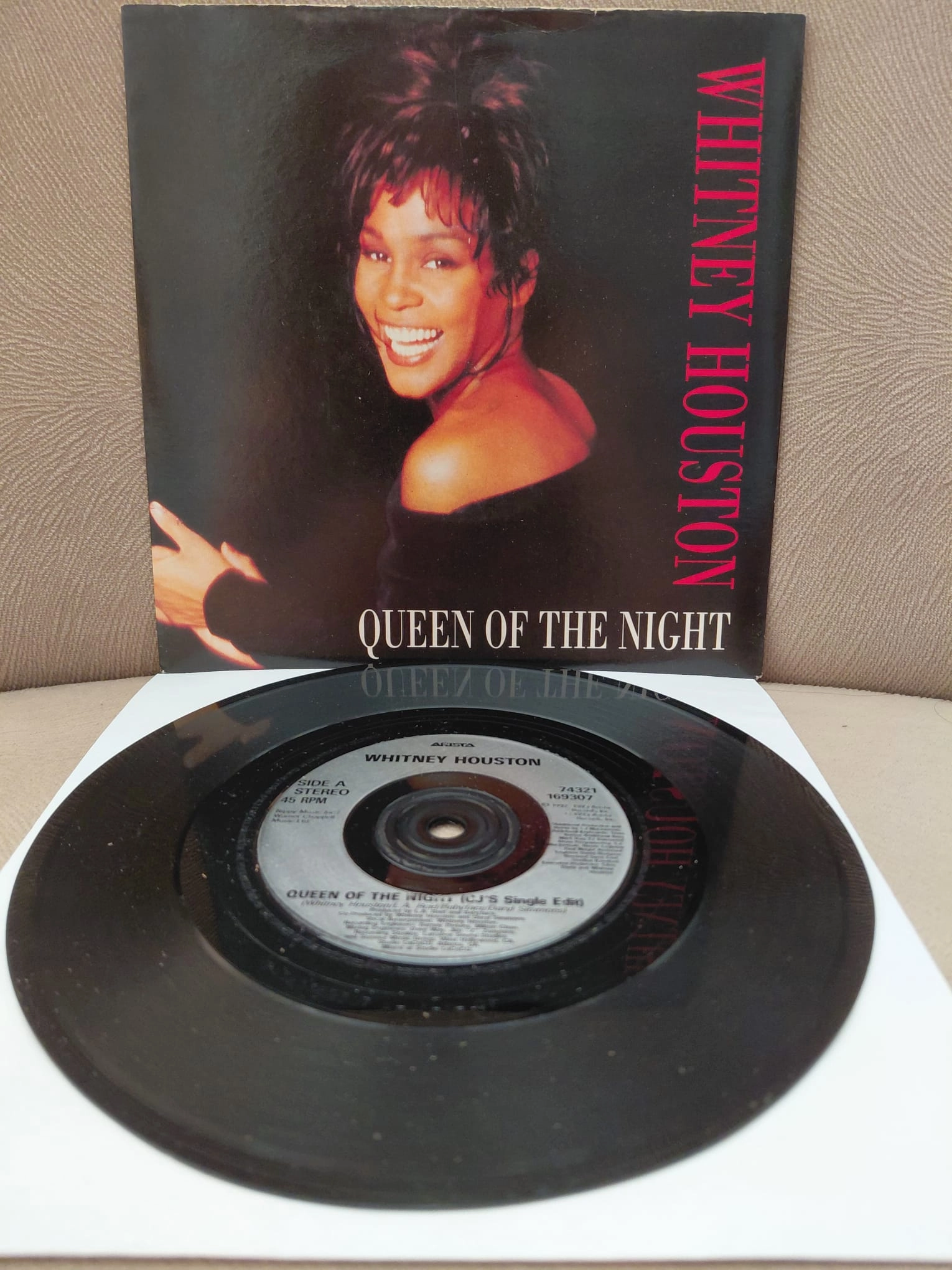 Whitney Houston   – Queen Of The Night  -  1993   İngiltere Basım 45’lik  Plak