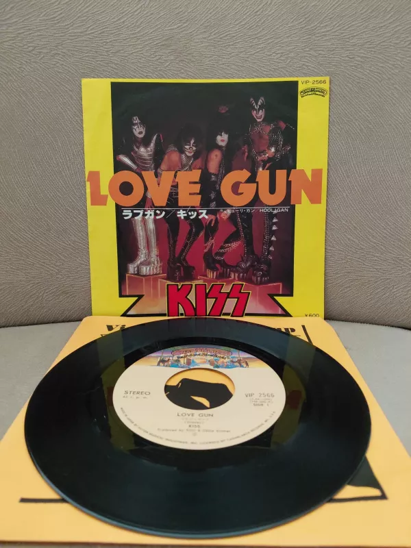 KISS  ‎ –  Love Gun  - 1977  Japonya  Basım 45’lik Plak -2.el