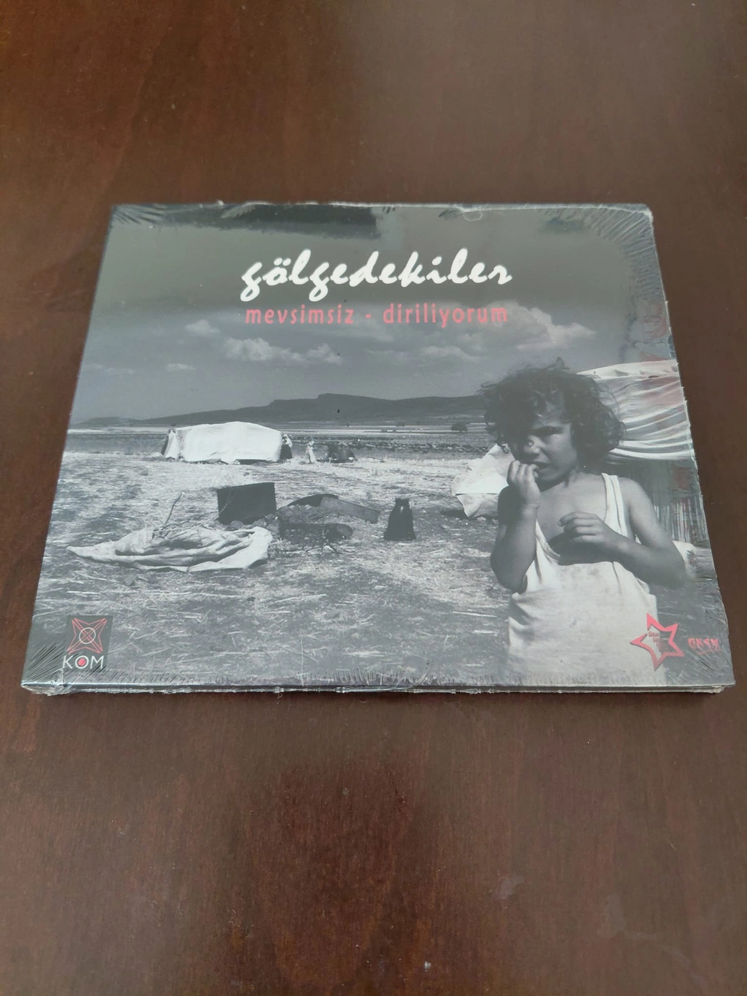 Gölgedekiler - Mevsimsiz - Diriliyorum - 2014 Türkiye  Basım - CD Albüm /Açılmamış Ambalajlı/Kürtçe