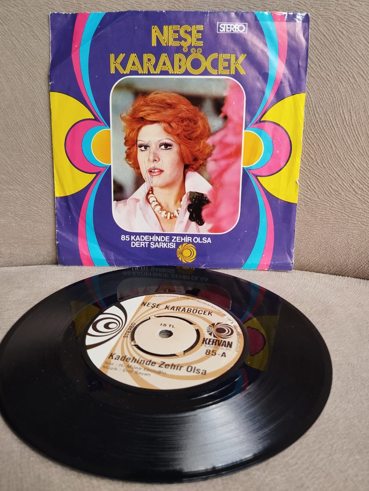 Neşe Karaböcek – Kadehinde Zehir Olsa / Dert Şarkısı - 1975 Türkiye Basım  45 lik Plak