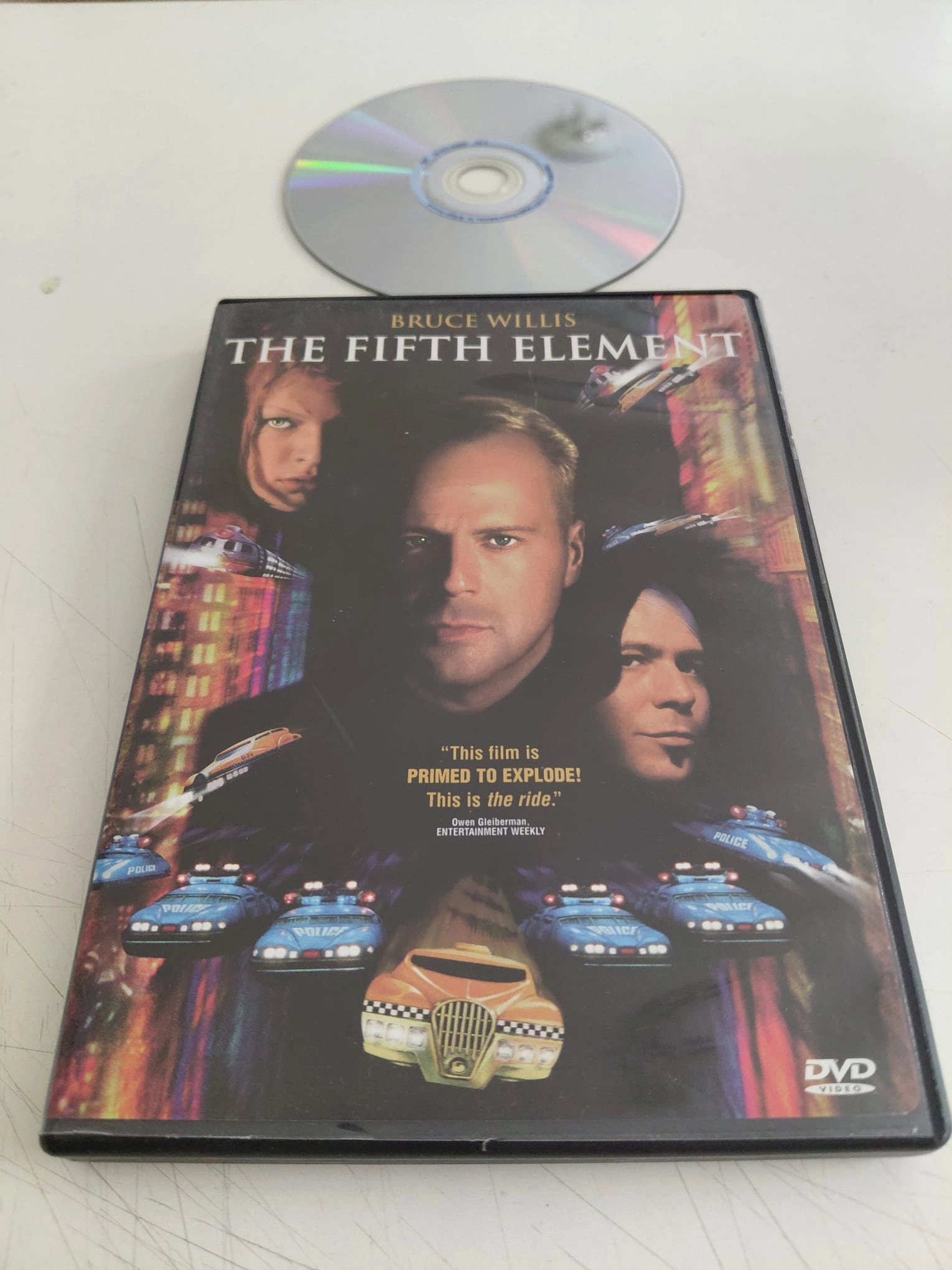 Beşinci Güç (The Fifth Element) - Bruce Willis - DVD Film / 1.Bölge - Türkçe altyazı yoktur-2.el