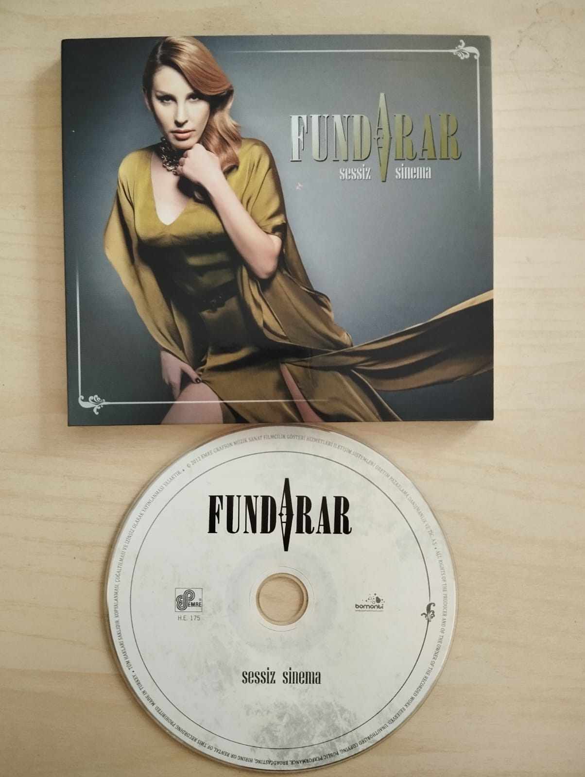 Funda Arar – Sessiz Sinema -  2012 Türkiye Basım - CD  Albüm-2.EL
